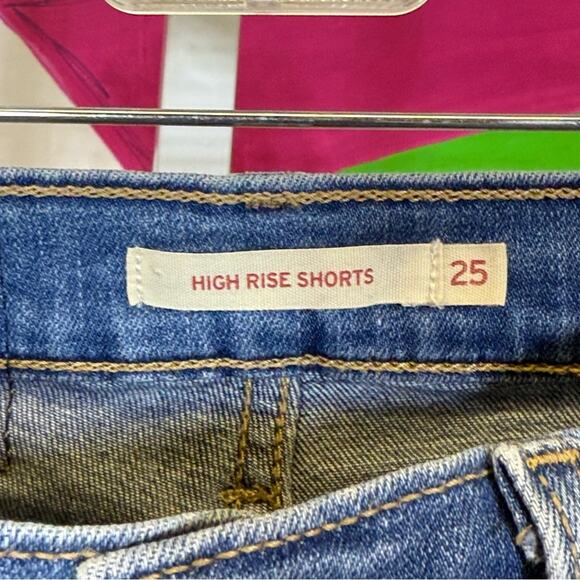 Levi's Blue Jean Shorts with Distressing. Size 25 High Rise. Excellent condition - Picture 5 of 9